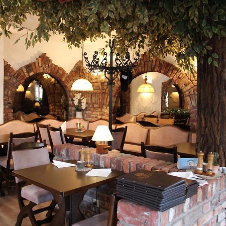 Hotel Restaurant Adria Kroatien Bad Ems Exterior photo