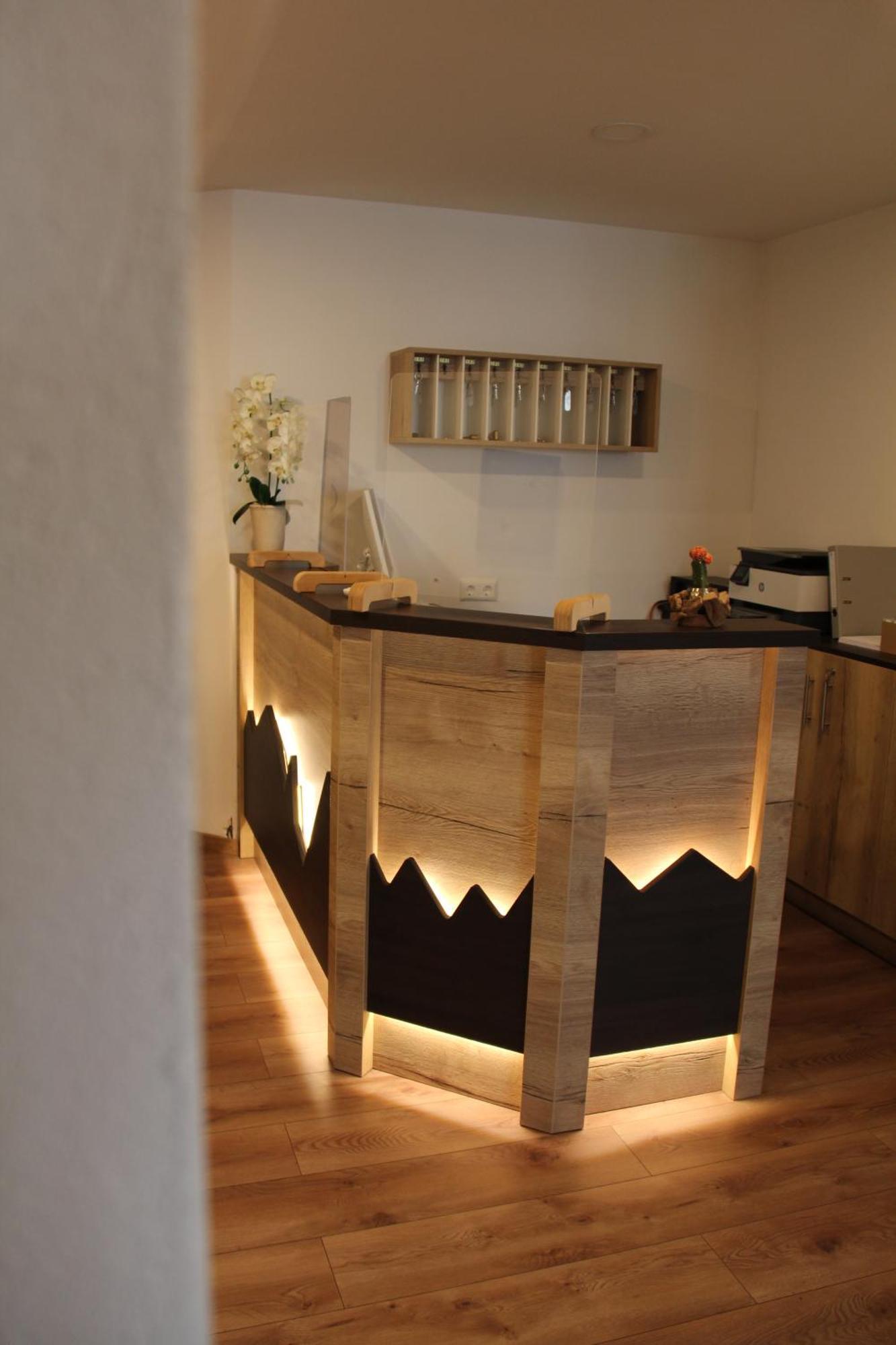 Hotel Restaurant Adria Kroatien Bad Ems Exterior photo